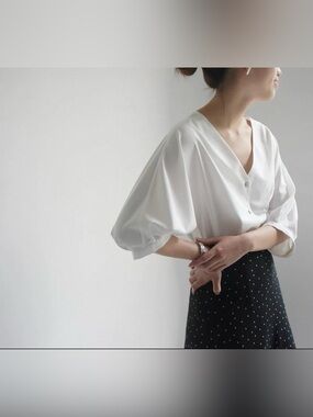 Women's White V-Neck Balloon Sleeve Blouse